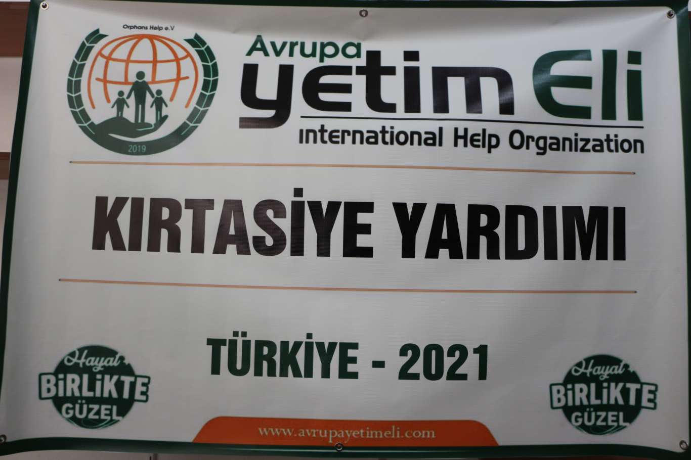 Avrupa Yetim Eli Kızıltepe’deki yetim öğrencilere kırtasiye yardımında bulundu Avrupa Yetim Eli Kızıltepe’deki yetim öğrencilere kırtasiye yardımında bulundu